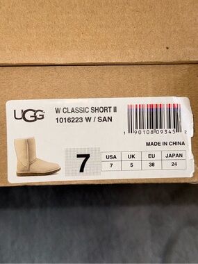 UGG W Classic Short II Boots in Sand